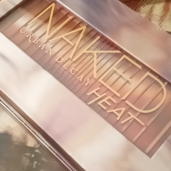 STILL SEALED URBAN DECAY NAKED 4 SOME EYESHADOW PALETTE VAULT - Picture 5 of 8